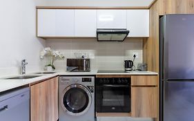 Lovely 2 Bed @Theblyde